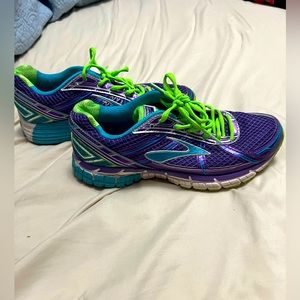 Women’s Brooks GTS shoes size 8.5